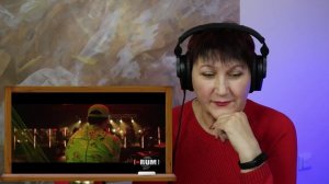 УЧИТЕЛЬ МУЗЫКИ СЛУШАЕТ : СКРИПТОНИТ АНТОН БЕЛЯЕВ - ТЫ НЕ ВЕРЬ СЛЕЗАМ \ РЕАКЦИЯ