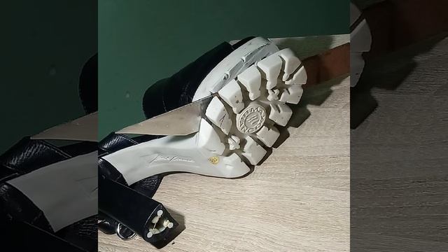 Уменьшение толщины подошвы.