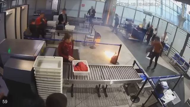 В аэропорту Алма-Аты у пассажира во время досмотра в кармане взорвался power bank