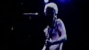 Green Day - Billie Joe Armstrong Plays Naked at Madison Square Garden (12.5.94).