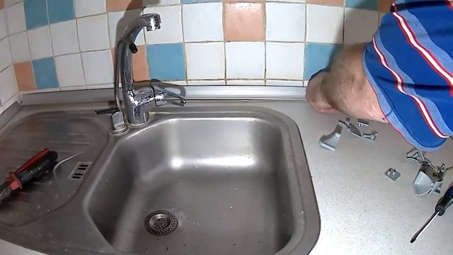 Как установить алюминиевые плинтуса на столешницу? Сложно ли это сделать? Guru from the USSR. смотреть онлайн