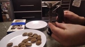 Самодельный орехокол для фундука абрикосовой косточки  nutcracker for walnuts hazelnuts apricot pit