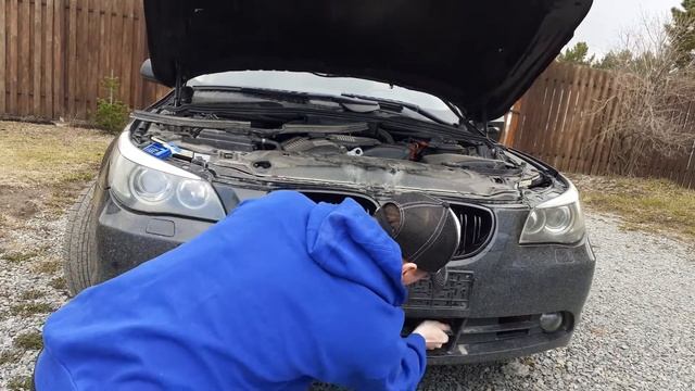 Как снять ноздри BMW e60 не снимая бампер. Решетка радиатора. Ноздри БМВ е60. смотреть онлайн