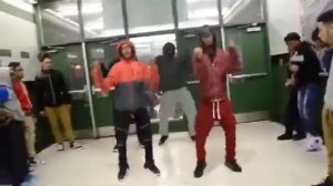 Негр классно танцует и получает БОЛЬ под SOULJA BOY