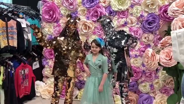 ШОУ ЗЕРКАЛЬНЫХ ЛЮДЕЙ