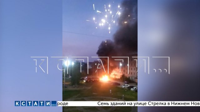 Машина с пиротехникой загорелась Машина с пиротехникой загорелась