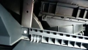 Suzuki Swift 2009 год 1,5 бензин Замена фильтра салона.