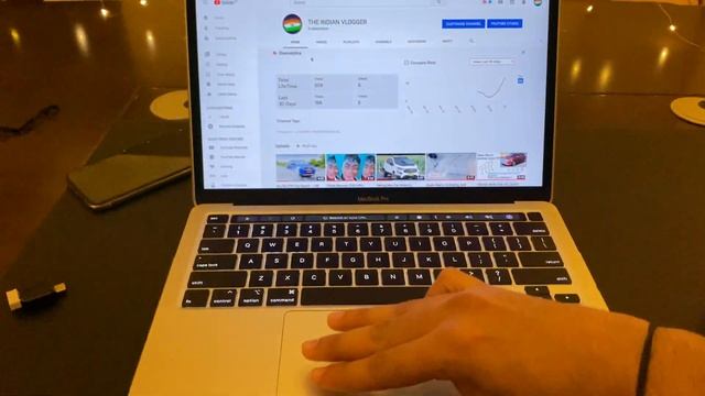 MacBook Pro 13 inch 2020 Unboxing And Review смотреть онлайн