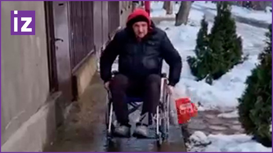 Притворяющийся инвалид. Притворилась инвалидом в коляске. меллстрой претворятся инвалидом.