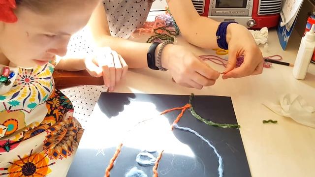 Поделка Космос - аппликация из ниток. Мастер класс для детей. смотреть онлайн