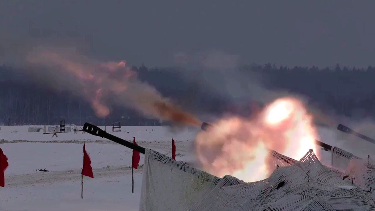 Гром артиллерийских залпов: кадры боевых стрельб на учениях ЗВО в Подмосковье
