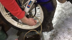 Прокачка переднего тормоза мотоцикла Honda AX 1