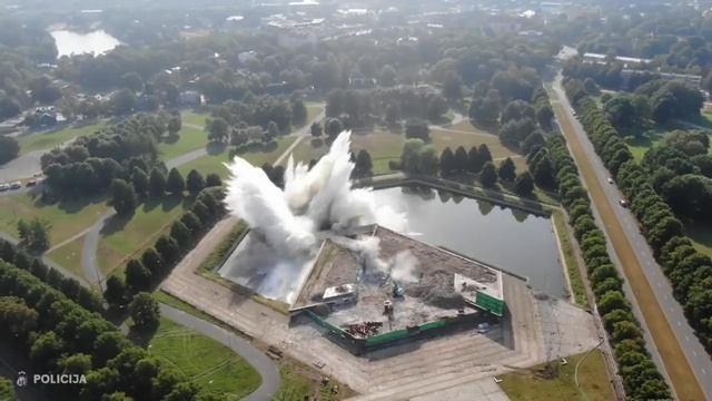 Полиция Риги опубликовала кадры с воздуха разрушения обелиска Освободителям