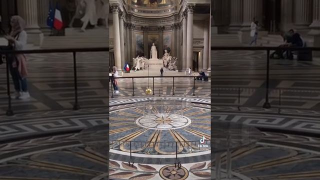 Маятник Фуко. Пантеон. Париж. Франція. Foucault's lighthouse. Pantheon. Paris. France