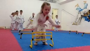 Комплексная тренировка в каратэ детей 4-6 лет.