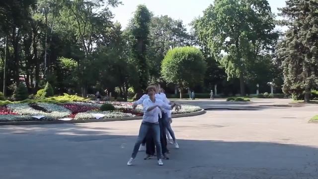 Флешмоб Андрей Гражданкин и Алёна Валенсия - Лепестки белых роз