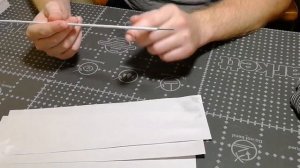 Трубочки из газет / Как я кручу бумажные трубочки левой рукой/ Бумажная лоза