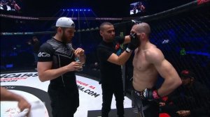 Поздравляю! Эдуард Вартанян поведил  Юсуфу  Раисову , очень хорошый бой.