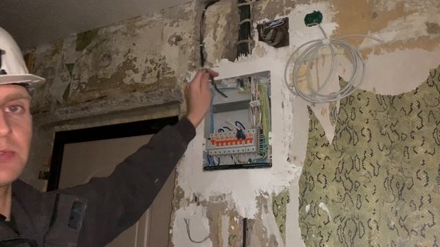 Как поменять вводной кабель в квартиру . Простая замена входящего провода в дом.