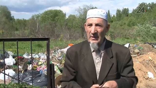 Окрестности старого кладбища в поселке Мирном завалены мусором