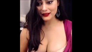 Hot Desi Bhabhi Showing her Big Boobs