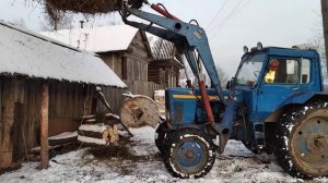 Перекидываем сено через ворота