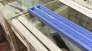 Молдинги из гипса и форма для них .