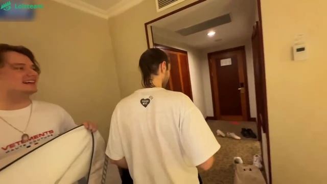 ХАЗЯЕВА УГАРНО СТРИГУТ КОРЕША | СДЕЛАЛИ ИЗ КОРЕША МУЖЧИНУ | ЧАСТЬ 2 смотреть онлайн