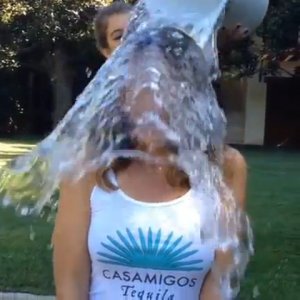 Cindy Crawford Ice Bucket Challenge