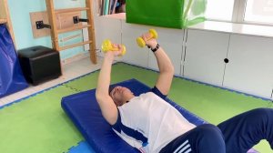 Упражнения с гантелями 1-2 кг в домашних условиях для женщин - Гантельная гимнастика для женщин