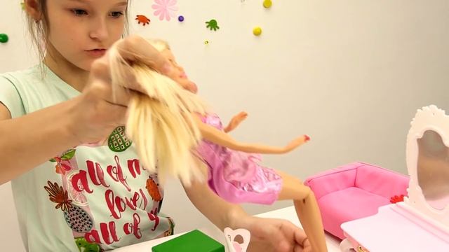 Игры с Барби для девочек: макияж на Новый Год смотреть онлайн