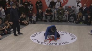 bboy Kesl vs bboy Boomer - Кубок Красного Кита по брейкдансу 20171216