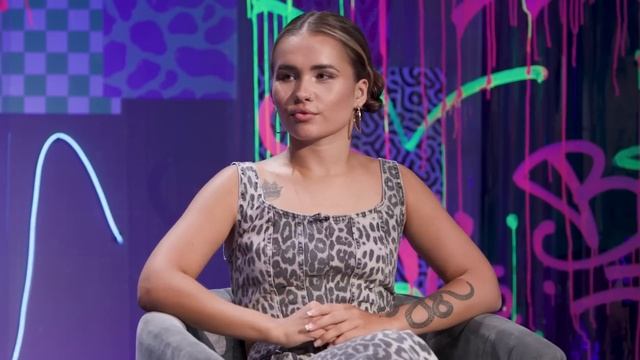 «Я Получаю Миллион В Месяц» ШукашаГаврилина, Голышева шоу «Сходка» смотреть онлайн