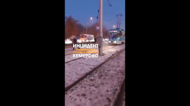 В Кемерове в час пик остановилось движение смотреть онлайн