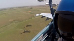 Звено Су-30М2 на предельно малой высоте.