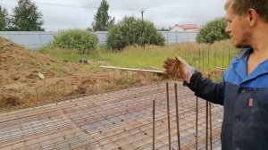 Как загнуть/загибать выпуска из стены в плиту. Как построить монолитный дом.