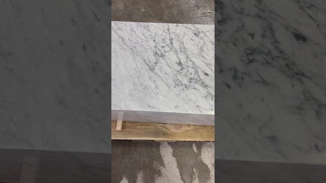 Столики из натурального мрамора Carrara. Производство мебели из натурального камня на заказ.