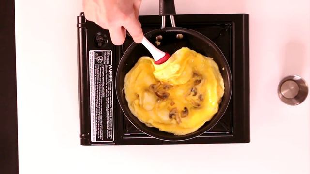 COOK AN OMELETTE JUST LIKE A RESTAURANT | Easy Brunch Recipe | MOORE APPROVED смотреть онлайн