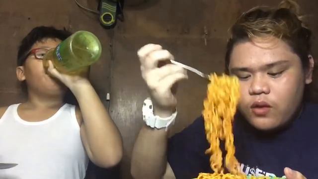 Epic Extreme Spicy Korean Fire Noodle Challenge | Philippines | Lou Rafil смотреть онлайн
