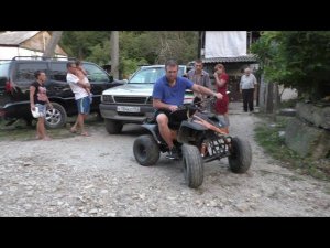 Геленджик. #2. Соседские разборки привели к нападению с топором и повреждению машины