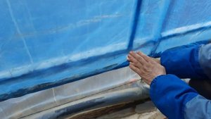 Как оформить торцевые углы теплицы чтобы не задувал ветер