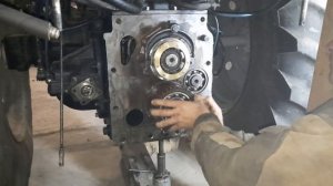 ремонт реверс-редуктора в деталях МТЗ 82 П.mp4