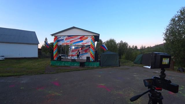 Доча позирует, День Железнодорожника Кошурниково.06.08.2022 год.