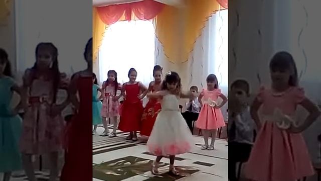 Танец показ мод сад рябинка Нягань смотреть онлайн