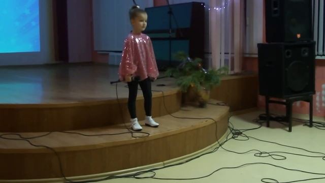 Песня про ёлочку - Арина Пырх смотреть онлайн