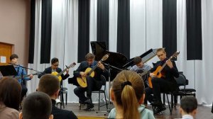 Мелодия... Ансамбль гитаристов под рук. Александра Алмакаева