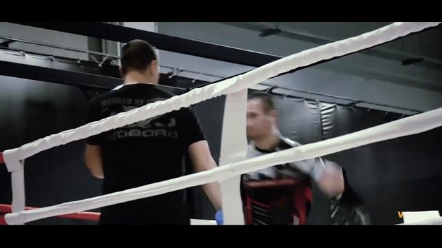 ГОЛОДНЫЙ,МОЛОДОЙ БОКСЁР ГОТОВИТСЯ К ОЧЕРЕДНОМУ БОЮ !!! смотреть онлайн