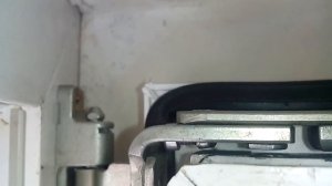 Не прижимается болт в верхней петле пластикового окна