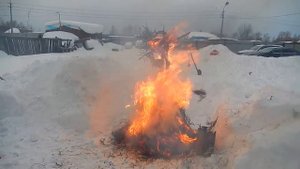 Сожжение чучела масленицы))))