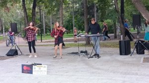 Кончится лето (В.Цой). Moon eclipse. Музыканты Москвы на улицах Новосибирска